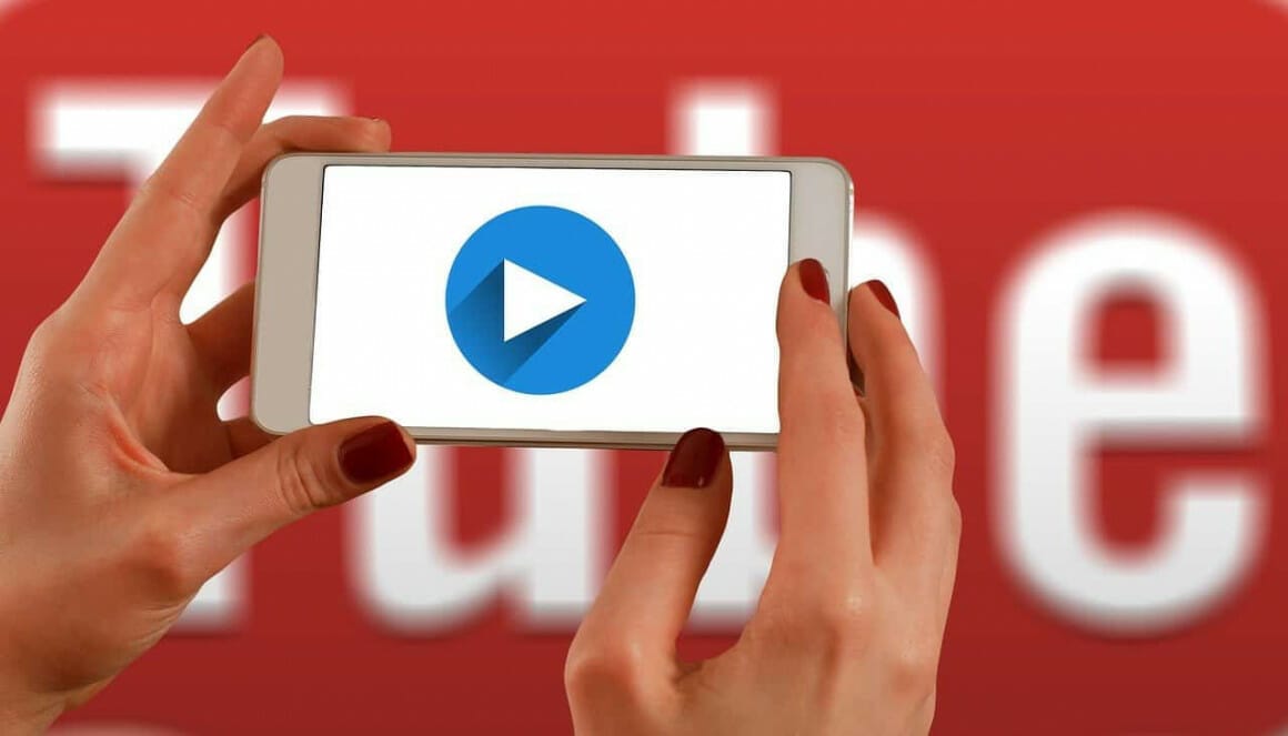 hands, smartphone, youtube marketing